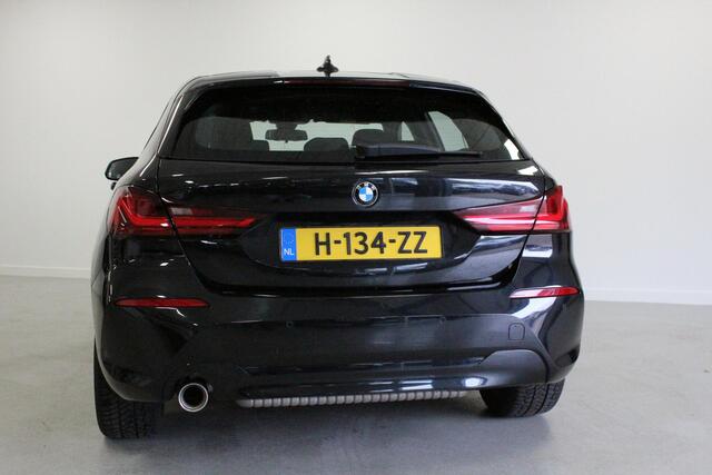 BMW 1-SERIE 118i Executive Edition | 17'LMV | LED | DAB-RADIO | CLIMA | PDC-V/A | NAVIGATIE | CARPLAY | KEYLESS |