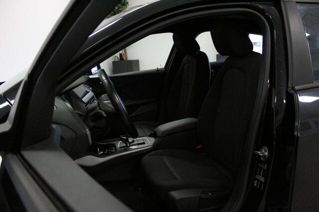 BMW 1-SERIE 118i Executive Edition | 17'LMV | LED | DAB-RADIO | CLIMA | PDC-V/A | NAVIGATIE | CARPLAY | KEYLESS |