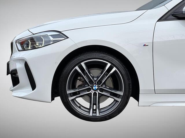 BMW 1-SERIE 118i High Executive Edition M Sport NL-Auto, Afneembare Trekhaak!