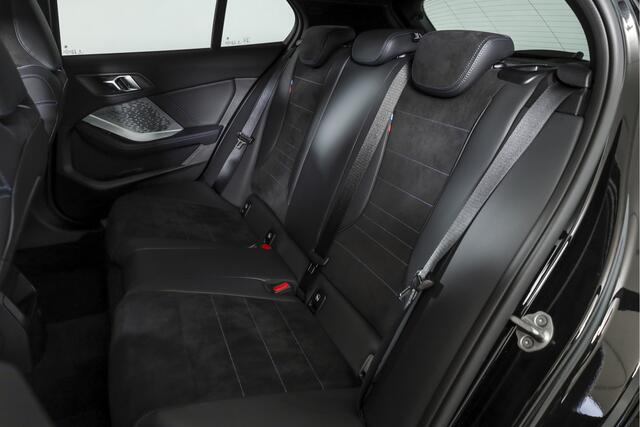 BMW 1-SERIE 120 M Sport (Nieuw Model) - Automaat | Dig. Cockpit | Adapt. Cruise | Stoelverw. | PDC | Camera | NAV + App. Connect | ECC | DAB | LM 18" | 0268