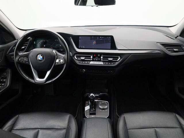 BMW 1-SERIE 116i Automaat High Executive | CAMERA | ADAPTIVE | HUD | KEYLESS | STOELVERW. | TREKHAAK