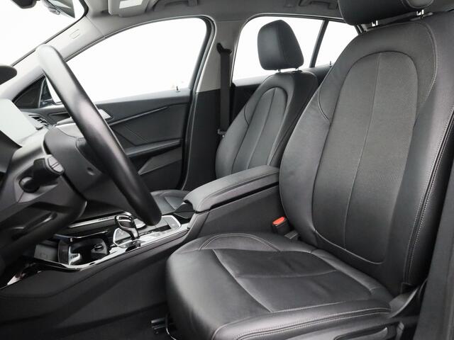BMW 1-SERIE 116i Automaat High Executive | CAMERA | ADAPTIVE | HUD | KEYLESS | STOELVERW. | TREKHAAK