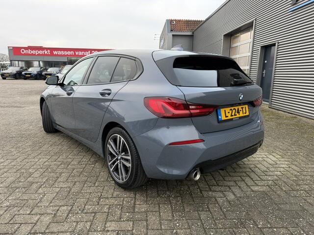 BMW 1-SERIE 118i Sport Line Achteruitrijcamera Trekhaak LED Sportstoelen Carplay BTW auto