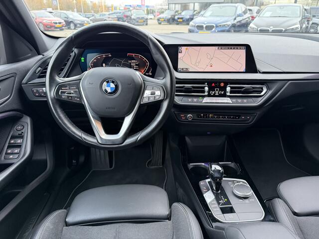 BMW 1-SERIE 118i Sport Line Achteruitrijcamera Trekhaak LED Sportstoelen Carplay BTW auto