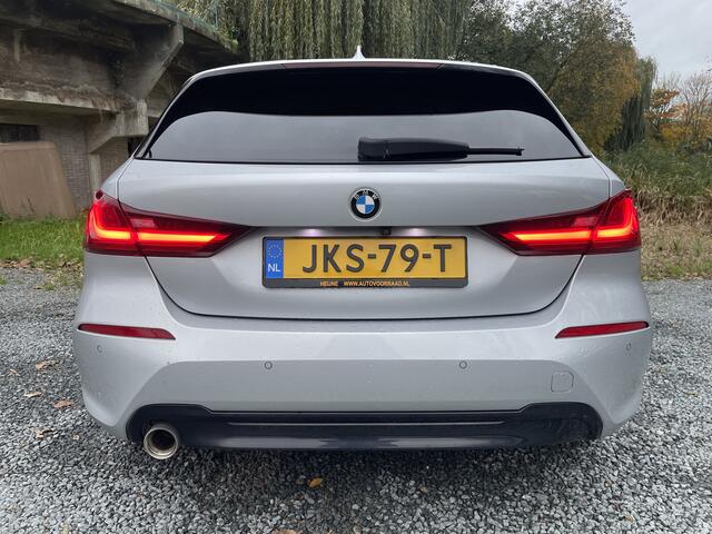 BMW 1-SERIE 118IA 140PK AUT. BUSINESS SPORT-LINE NAVI/LED/CAMERA/CARPLAY