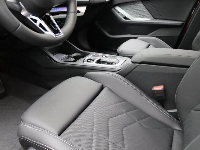 BMW 1-SERIE 120 M Sportpakket Pro | Premium Pack | Achteruitrijcamera | Extra Getint Glas | Driving Assistant | 18''