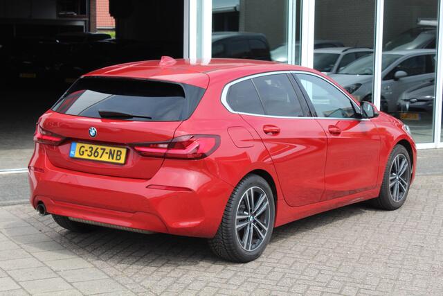 BMW 1-SERIE 118i//Navi//Carplay//Trekhaak!!