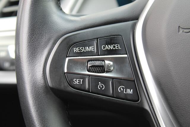 BMW 1-SERIE 118i//Navi//Carplay//Trekhaak!!