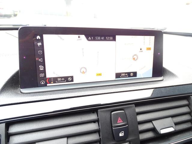 BMW 1-SERIE M140i xDrive High Executive HARMAN/KARDON | ACHTERUIT RIJ CAMERA | NAVIGATIE | SFEERVERLICHTING | HARMANKARDON | F1 STUUR | LEDER | ELEKTRISCHE STOELEN MEMORY |