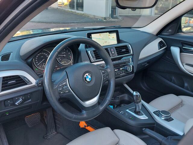 BMW 1-SERIE 118i 136pk Automaat High Executive 5-Deurs | Origineel NL | Navi | Clima | Adap.Cruise | Harman-Kardon | Schuifdak | Leder+Sportstoel+Stoelverwarming | Led Koplampen | Pdc V+A+Camera | 16''lm