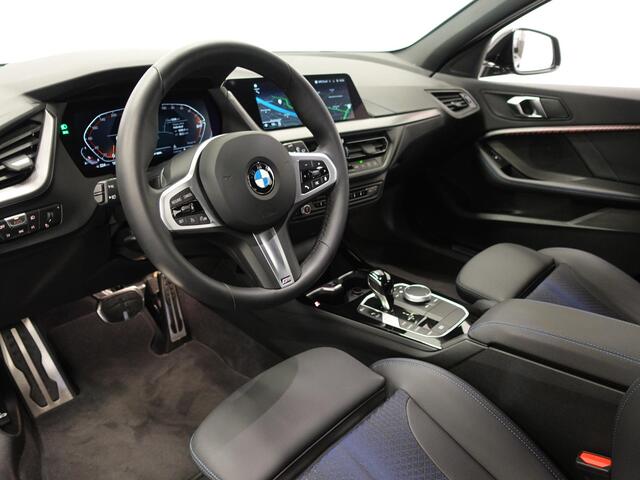 BMW 1-SERIE 118i M-Sport Automaat | Digitale Cockpit | Climate control | Stoel verwarming | LED | Sfeer verlichting | Adaptive cruise control | Lichtmetalen velgen | Navigatie | Apple carplay/ Android auto | Parkeersensoren