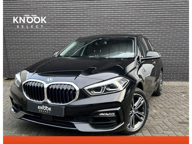 BMW 1-SERIE 118i Executive Sport Line Automaat / Live Cockpit Professional / Shadow Line / 17 Inch / LED / Sportstoelen / Parkeersensoren voor+achter