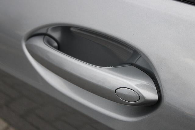 BMW 1-SERIE M135 xDrive High Executive M Sport Automaat / Panoramadak / M Sportstoelen / M Adaptief onderstel / Adaptieve LED / Parking Assistant Plus / Head-Up / Harman-Kardon