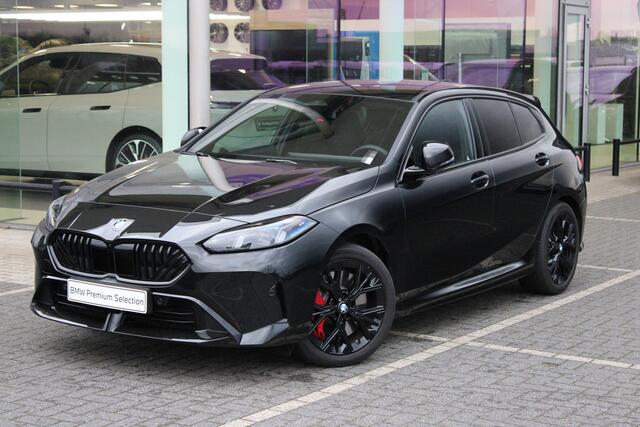 BMW 1-SERIE 120 M Sport Automaat / Sportstoelen / Achteruitrijcamera / Adaptieve LED / M Adaptief onderstel / Comfort Access / Stoelverwarming / Parking Assistant