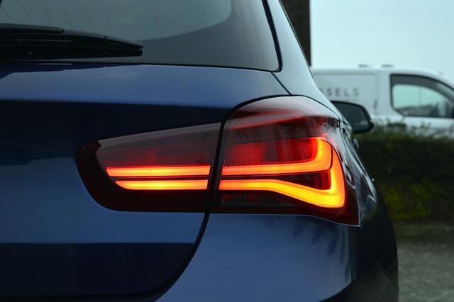 BMW 1-SERIE 118i Executive Rijklaarprijs-Garantie Navigatie Sport Interieur Airco Led