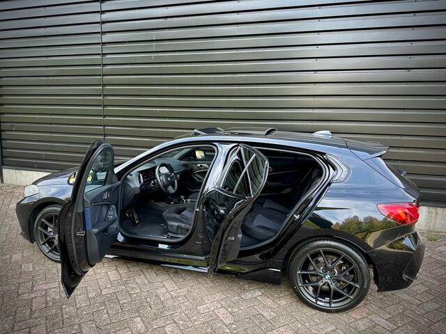 BMW 1-SERIE 118i M-PERF. M135 PANO|SCHAALSTOEL|HUD|CAMERA