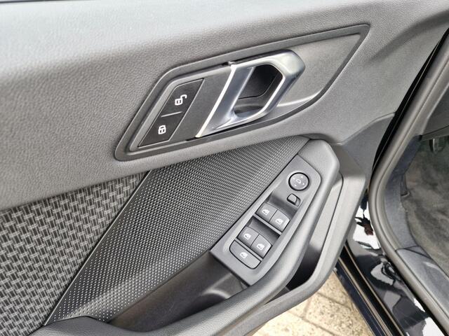 BMW 1-SERIE 118i Executive Editon | BMW Live Cockpit | Keyless | 18 '' LM |