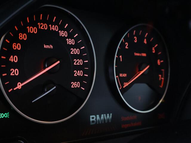 BMW 1-SERIE 118i Centennial Executive Automaat | Navigatie | Parkeersensoren | Cruise Controle |