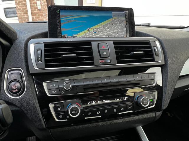 BMW 1-SERIE 116d Sport Automaat / Airco / Schuif-Kanteldak / Navigatie / Sport Int / LM Velgen / Trekhaak