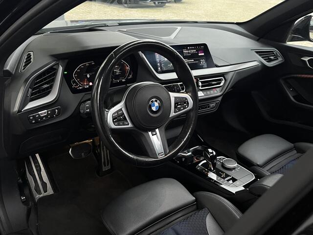 BMW 1-SERIE 120i M-sport, High Executive Panoramadak, HUD, Trekhaak, LED koplampen, Stoel/Stuurverwarming