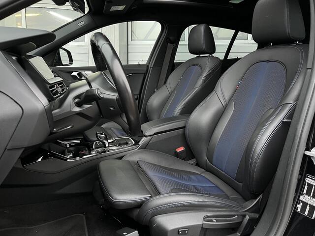 BMW 1-SERIE 120i M-sport, High Executive Panoramadak, HUD, Trekhaak, LED koplampen, Stoel/Stuurverwarming