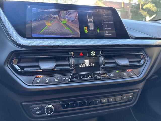 BMW 1-SERIE 118IA 140PK AUT. HIGH EXECUTIVE SPORT PANORAMADAK/CAMERA/LEDER