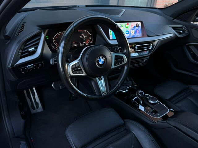 BMW 1-SERIE 118i 140PK M-Sport Pano Head-UP Memory Dode-Hoek