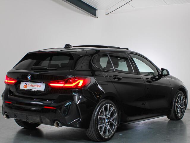 BMW 1-SERIE 120i M-sport, High Executive Panoramadak, HUD, Trekhaak, LED, Keyless, Stoel/Stuurverwarming
