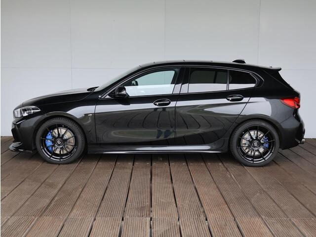 BMW 1-SERIE M135i xDrive High Executive | Pano-dak | CarPlay | Afneembare Trekhaak |