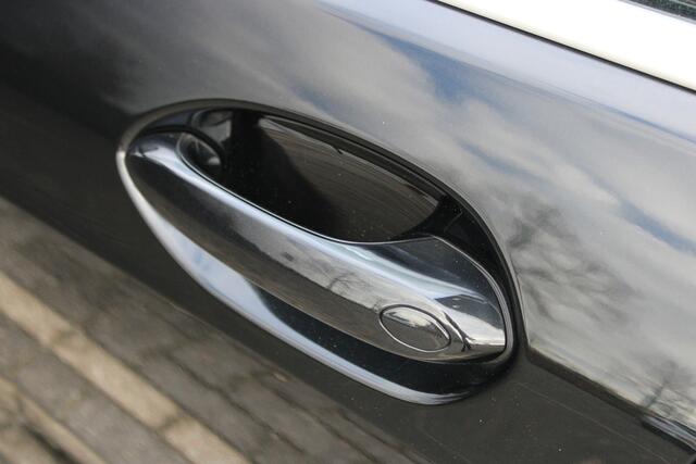 BMW 1-SERIE 118i High Executive M Sport Automaat / Sportstoelen / Laserlicht / Live Cockpit Professional / M Sportonderstel / Stoelverwarming