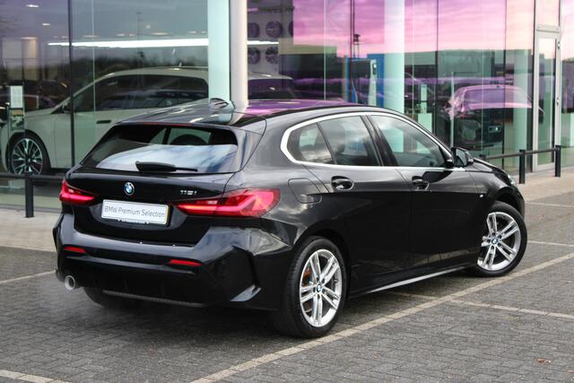 BMW 1-SERIE 118i High Executive M Sport Automaat / Sportstoelen / Laserlicht / Live Cockpit Professional / M Sportonderstel / Stoelverwarming