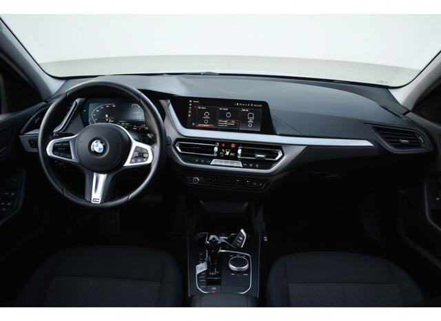 BMW 1-SERIE 118IA 140PK AUT. EXECUTIVE EDITION HEAD-UP/NAVI/CAMERA