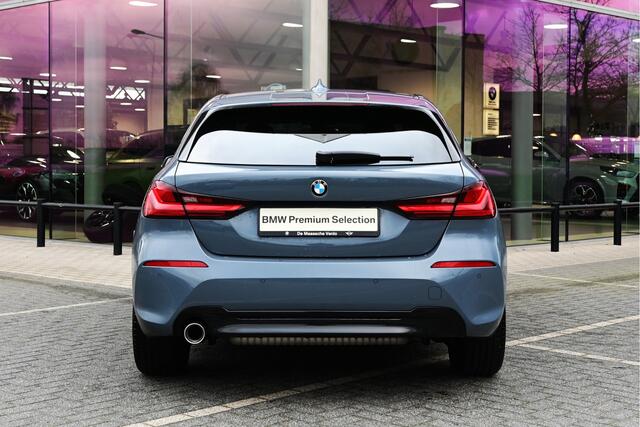 BMW 1-SERIE 118i Sport Line Automaat / Sportstoelen / LED / Live Cockpit Professional / Cruise Control