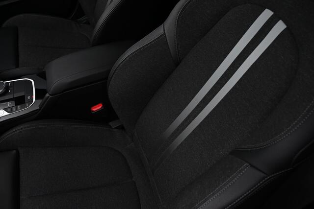 BMW 1-SERIE 118i Sport Line Automaat / Sportstoelen / LED / Live Cockpit Professional / Cruise Control
