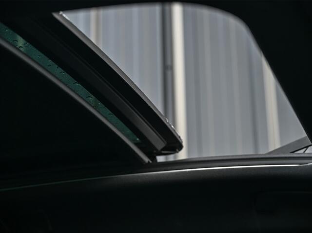 BMW 1-SERIE M135i xDrive High Executive · M- sport · Panoramadak · Camera · Active cruise · Harman/Kardon · Adaptive Suspension · M Sportbrake · Ambiance verlichting