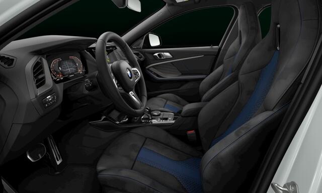 BMW 1-SERIE 118i Aut. | M-Sport | Live Cockpit | Schaalstoelen | Panorama | H&K | Camera | 19"LM | Frozen Pure Grey