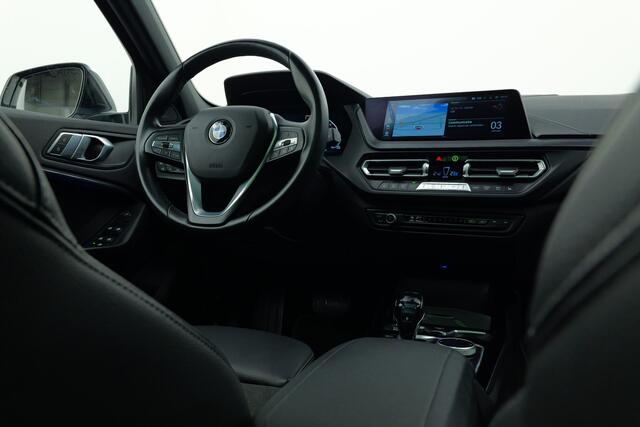 BMW 1-SERIE 118i Executive Edition | Pano | Stoelverwarming | Half leer