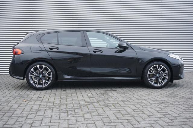 BMW 1-SERIE 120 M Sport Design Ed. NIEUWE AUTO | NED. AUTO | CAMERA