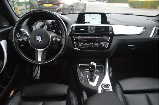 BMW 1-SERIE 118i Executive Automaat / Sportstoelen / LED / M Sportonderstel / Apple CarPlay / Stoelverwarming / Cruise Control
