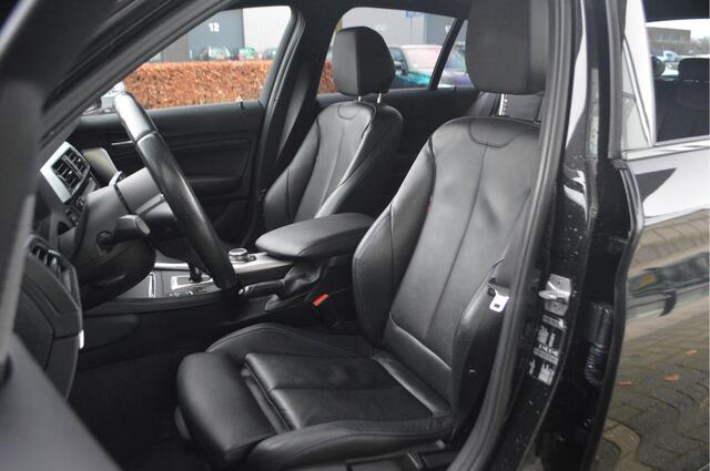BMW 1-SERIE 118i Executive Automaat / Sportstoelen / LED / M Sportonderstel / Apple CarPlay / Stoelverwarming / Cruise Control
