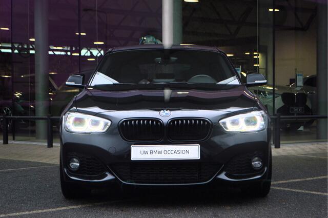 BMW 1-SERIE 118i Executive Automaat / Sportstoelen / LED / M Sportonderstel / Apple CarPlay / Stoelverwarming / Cruise Control