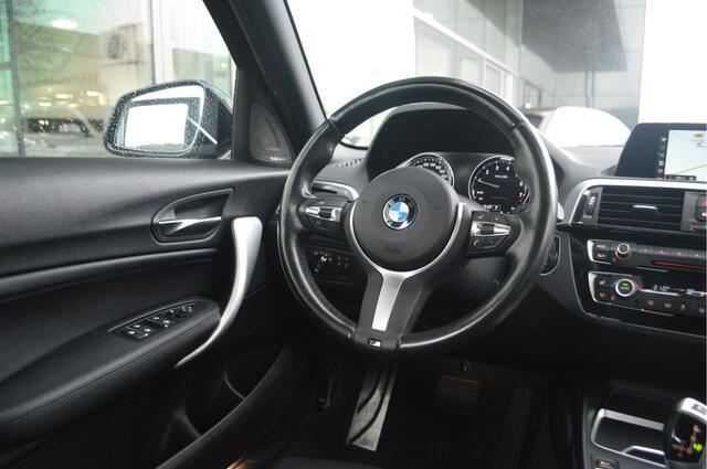 BMW 1-SERIE 118i Executive Automaat / Sportstoelen / LED / M Sportonderstel / Apple CarPlay / Stoelverwarming / Cruise Control