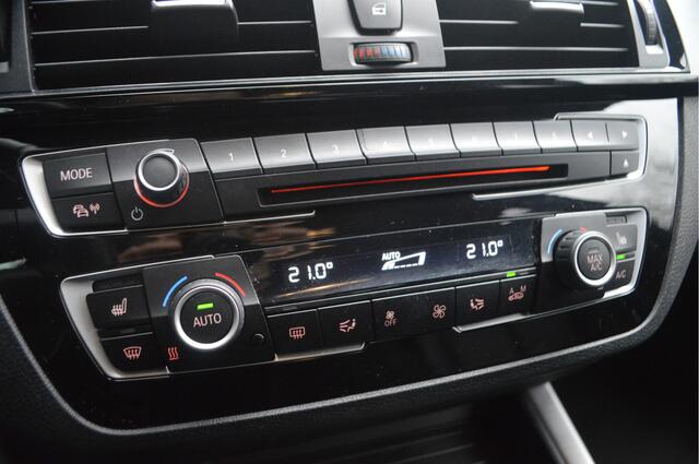 BMW 1-SERIE 118i Executive Automaat / Sportstoelen / LED / M Sportonderstel / Apple CarPlay / Stoelverwarming / Cruise Control