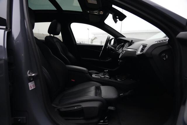 BMW 1-SERIE 120i High Executive Edition 179pk Panoramadak/Stoelverwarming/Camera