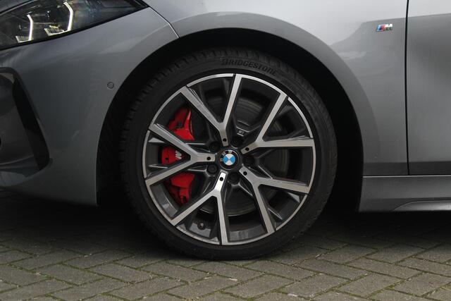 BMW 1-SERIE 118i M-sport | Koplampen adaptief | Carplay | Camera| Cruise control | Climate control