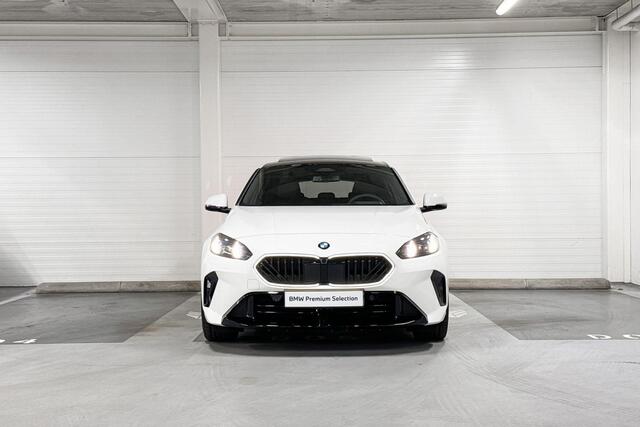 BMW 1-SERIE 120 | M-Sport Pro | Innovation Pack | Driving Assistant | Harman/Kardon | Panoramadak | Comfort Access | Selections