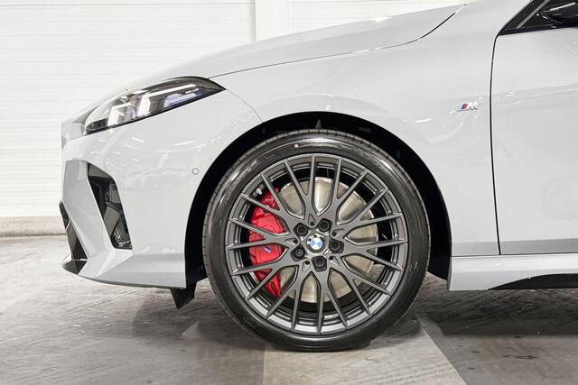 BMW 1-SERIE 120 | M-Sport Pro | Premium Pack | Driving Assistant | Harman/Kardon | Panoramadak | Comfort Access