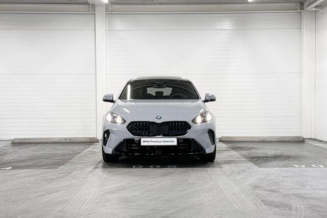 BMW 1-SERIE 120 | M-Sport Pro | Premium Pack | Driving Assistant | Harman/Kardon | Panoramadak | Comfort Access