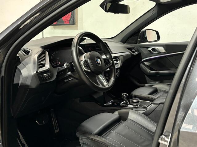 BMW 1-SERIE 118i Business Edition | M-Sport | Shadow Line | Panoramadak | Apple Carplay | 18 inch | NL auto | BTW |