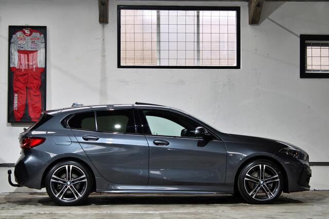 BMW 1-SERIE 118i Business Edition | M-Sport | Shadow Line | Panoramadak | Apple Carplay | 18 inch | NL auto | BTW |